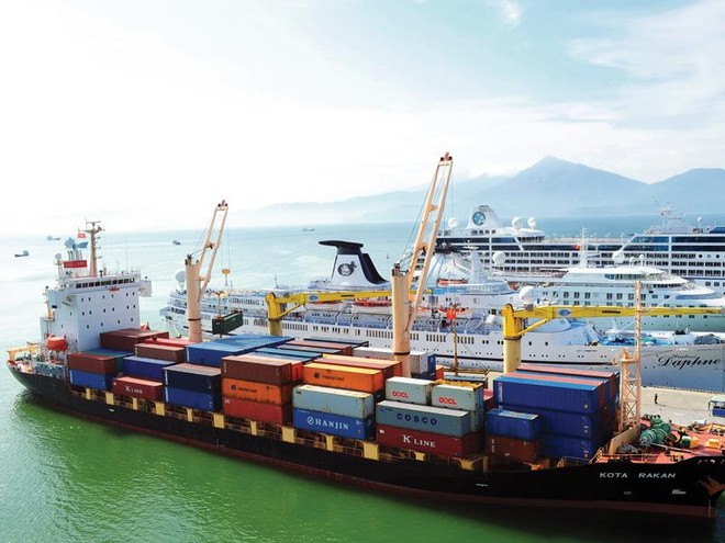 Cảng Quy Nhơn, điểm cuối “con đường tơ lụa” đưa hàng hóa đi khắp khu vực và quốc tế. Ảnh: Hà Minh