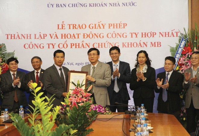 Ngày 9/12/2013, MBS chính thức nhận được giấy phép thành lập của UBCK trên cơ sở hợp nhất giữa Công ty cổ phần Chứng khoán MB (MBS) và Công ty Chứng khoán VIT (VITS)