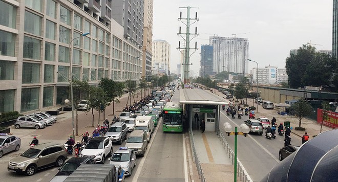 Tuyến BRT sẽ mở nút về hạ tầng giao thông cho việc phát triển bất động sản khu Tây Nam Hà Nội . Ảnh: Việt Dương
