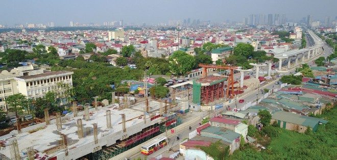 Tình trạng đội vốn đầu tư và kém hiệu quả tại không ít 
dự án tiếp tục làm cho nợ công có xu hướng tăng nhanh