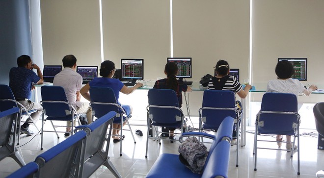 Cổ phiếu DHB không được nhà đầu tư quan tâm do 
doanh nghiệp thua lỗ lớn, gặp bất lợi kép trong cạnh tranh