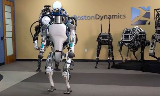 Robot Atlas của Boston Dynamics đã có thể nhảy nhót, lộn nhào mà vẫn giữ được thăng bằng