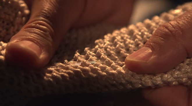 Sợi chỉ cảm ứng thông minh được may vào quần áo để theo dõi sức khỏe