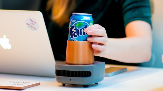 Allocacoc CupCooler: Máy làm lạnh đồ uống siêu nhanh, nhỏ gọn hợp để bàn