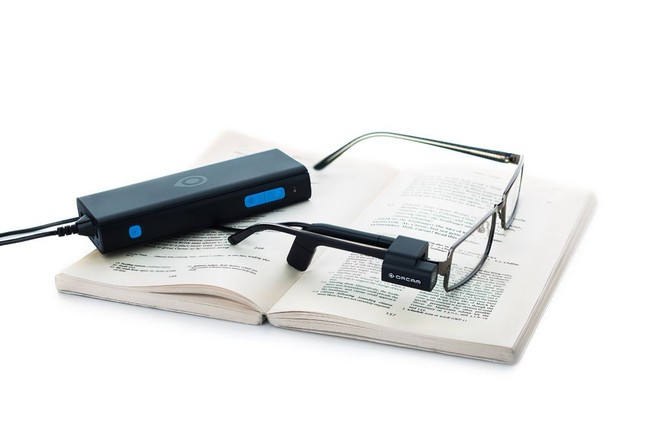 Thiết bị hỗ trợ biến văn bản thành lời nói và nhận diện mặt người