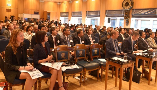 Cần thực hiện quản lý sở hữu đầu tư nước ngoài theo cơ chế thị trường thay vì hành chính
Trong ảnh: Nhà đầu tư Anh và châu Âu lắng nghe các cơ hội từ Việt Nam