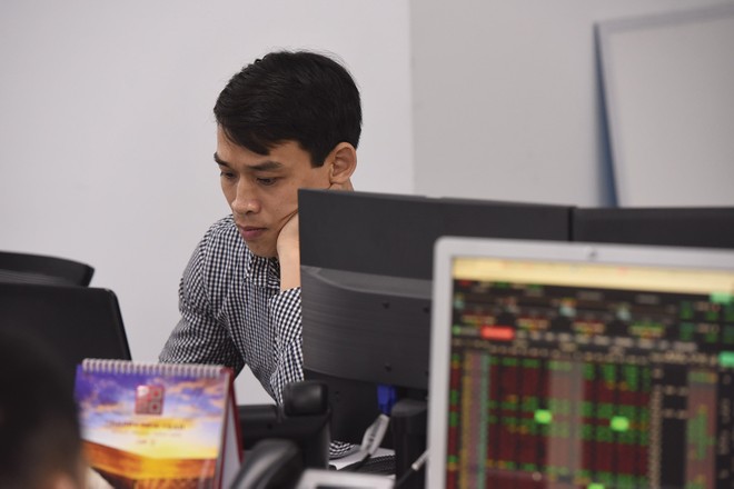 Tháng 6, chứng khoán bấp bênh đà tăng