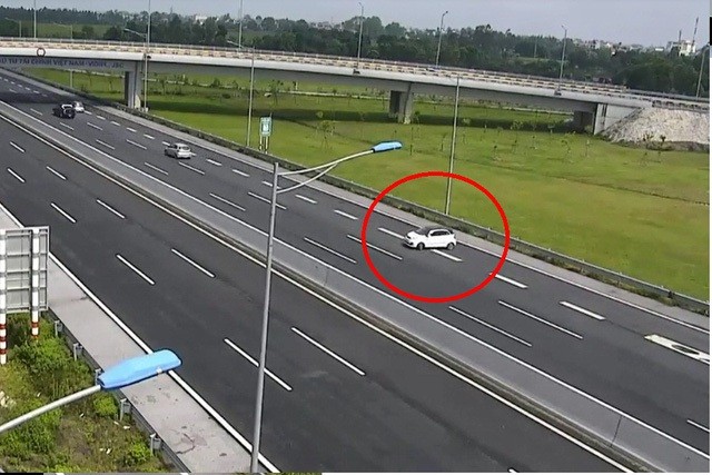 Theo đề xuất, lái xe đi ngược chiều trên đường cao tốc, lùi xe trên đường cao tốc, trừ các xe ưu tiên đang đi làm nhiệm vụ khẩn cấp theo quy định sẽ bị tước giấy phép