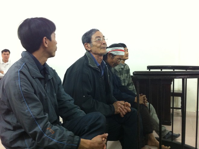 Tranh chấp nhà thờ họ, 2 lần trói người bằng xích sắt