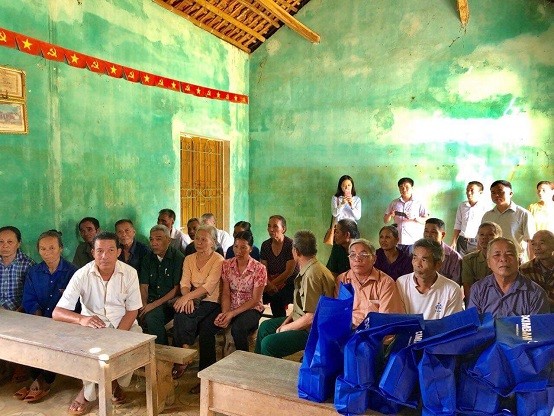 Eximbank thăm hỏi và tri ân mẹ Việt Nam anh hùng, gia đình liệt sỹ tỉnh Hòa Bình