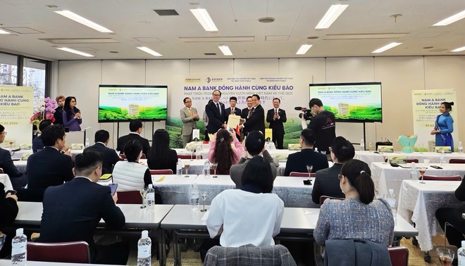 Đại diện Nam A Bank ký kết hợp tác cùng Liên hiệp hội Người Việt Nam tại Nhật Bản (VUAJ).
