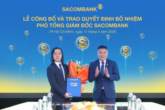 Ông Nguyễn Đức Thụy - Phó Chủ tịch thường trực HĐQT trao Quyết định bổ nhiệm cho ông Lưu Danh Đức - Phó tổng giám đốc