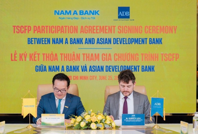 Đại diện Nam A Bank và ADB ký kết Thỏa thuận Ngân hàng phát hành (Issuing Bank Agreement - IBA)
