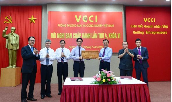 HOSE và VCCI hợp tác hỗ trợ cộng đồng doanh nghiệp