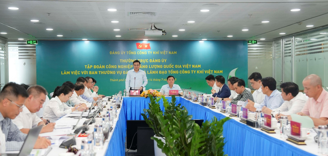 Lãnh đạo Petrovietnam làm việc với lãnh đạo PV GAS 