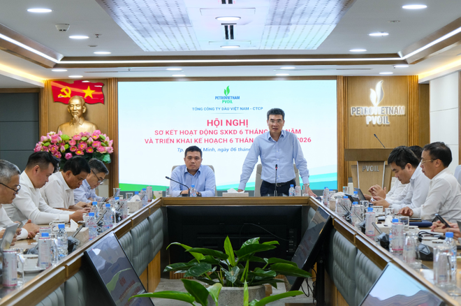 Ông Dương Mạnh Sơn - Chủ tịch HĐQT PVOIL phát biểu tại hội nghị 