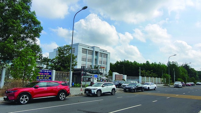 Nhà đầu tư từ khắp nơi đổ về Nhơn Trạch tìm kiếm cơ hội. Ảnh: Lê Toàn.