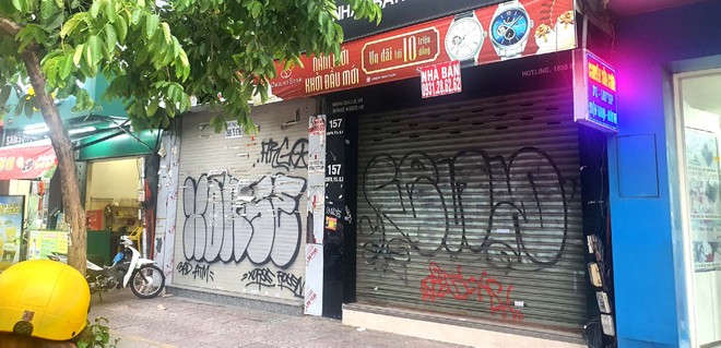 Mặt bằng cho thuê khu vực trung tâm bị bỏ trống ngày một nhiều. Ảnh: Lê Toàn.