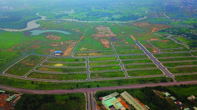 Việc tạo lập quỹ đất sạch ngày càng khó khăn. Ảnh: Lê Toàn.