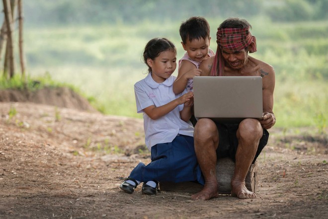 Kết nối số là nền tảng phổ cập tri thức và xóa đói giảm nghèo.