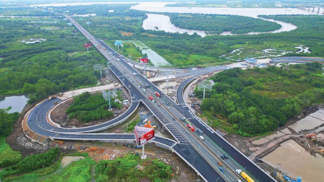 Mở rộng cao tốc TP.HCM - Long Thành. Ảnh: Lê Toàn.