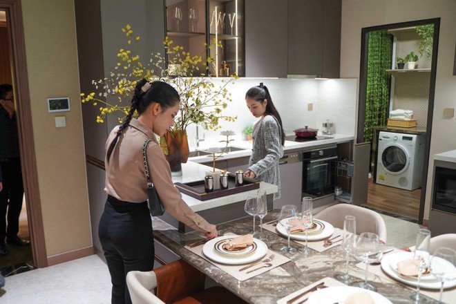 Khách hàng đi xem nhà mẫu tại 1 dự án ở TP.HCM. Ảnh: Việt Dũng.