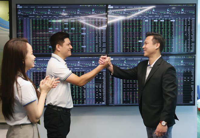 Thị trường ghi nhận không ít sóng mạnh đến từ nhóm cổ phiếu thoái vốn nhà nước.