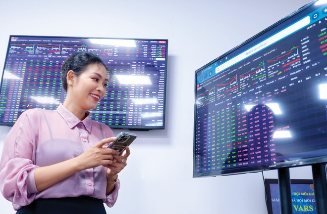 Tâm lý tích cực đã quay trở lại, giúp VN-Index từng bước củng cố vùng giá và hướng tới mốc 1.700 điểm.