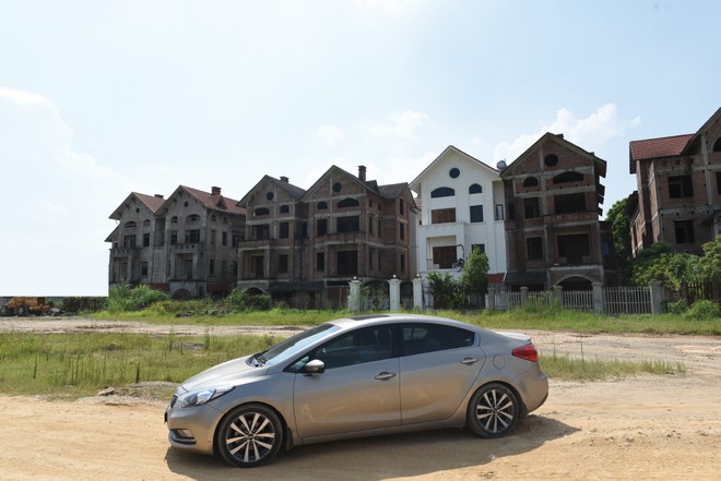 Thị trường đất nền, nhà liền thổ Hà Nội đang diễn ra kịch bản “giá tăng, thanh khoản giảm”. Ảnh: Dũng Minh.