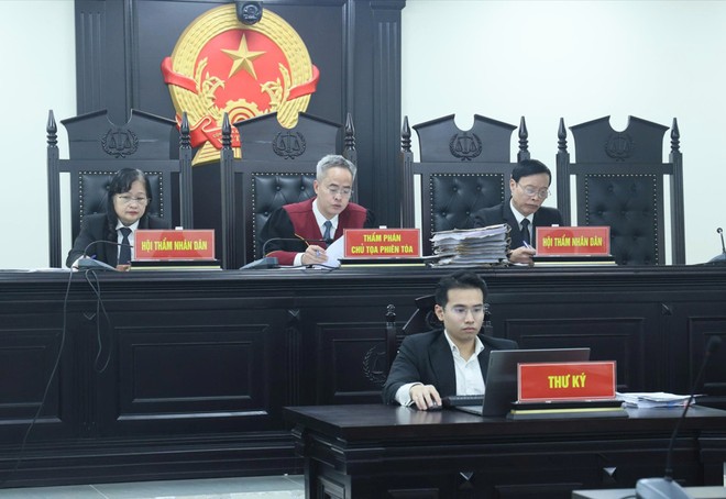 Hội đồng xét xử sơ thẩm vụ án liên quan Công ty Vàng Việt Nam, Công ty Vàng bạc Hoàn Huế.