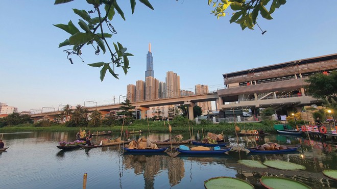 Sông không còn chỉ là hạ tầng thoát nước, kênh rạch không còn chỉ là bài toán môi trường, mà đã trở lại đúng vị trí - hồn cốt của đô thị.
