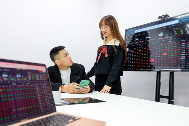 Gen Z là một trong những thế hệ nhà đầu tư có khả năng tự học rất tốt, tiếp cận kiến thức nhanh và chủ động tìm hiểu từ nhiều nguồn khác nhau.