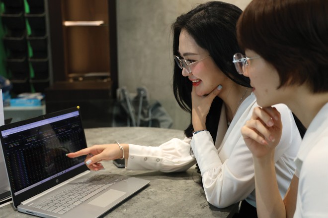 Thị trường vận động nhanh hơn và nhạy hơn, giá phản ứng gần như tức thì với thông tin.