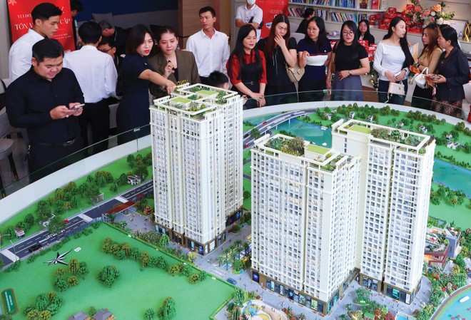 Thị trường đang ghi nhận những tín hiệu tích cực về nguồn cung, song tâm lý người mua vẫn duy trì sự thận trọng. Ảnh: Lê Toàn.