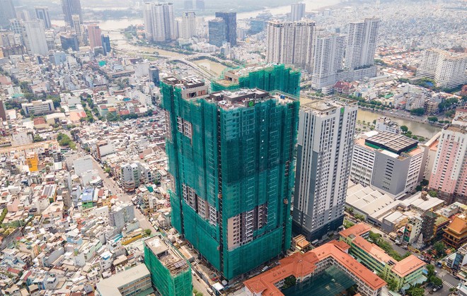 Cả 3 tòa tháp của dự án The Grand Manhattan cùng được đẩy nhanh tiến độ thi công. Ảnh: Việt Dũng.