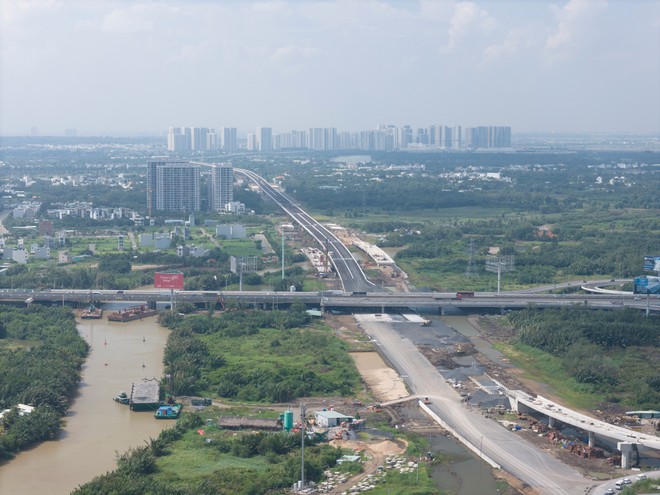 Mạng lưới giao thông kết nối khu Nam TP.HCM với các tỉnh Đông Nam Bộ dần hoàn thiện. Ảnh: Lê Toàn.