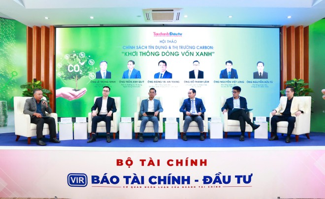 Phiên thảo luận tại Hội thảo “Chính sách tín dụng và thị trường carbon: Khơi thông dòng vốn xanh”. Ảnh: Chí Cường