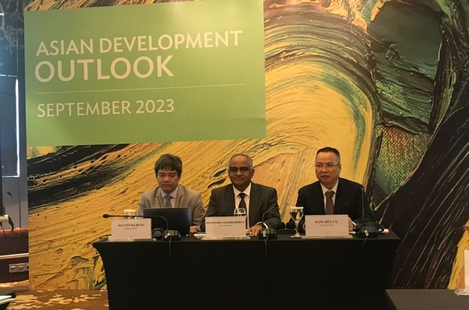 ADB cảnh báo rủi ro đối với triển vọng kinh tế của Việt Nam vẫn còn cao