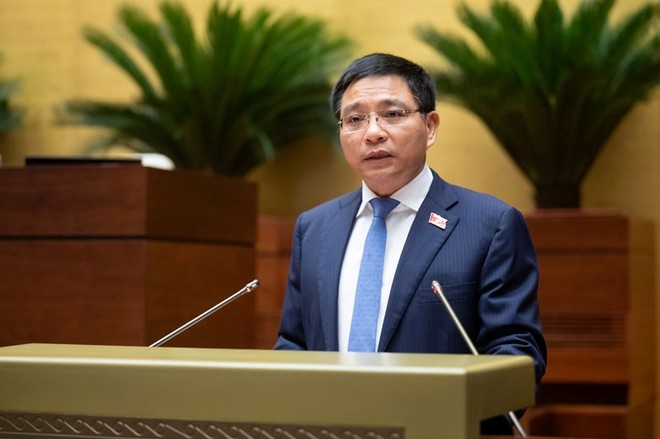 Bộ trưởng Bộ Tài chính Nguyễn Văn Thắng trình bày Dự án Luật sửa đổi, bổ sung một số điều của Luật Doanh nghiệp sáng 9/5 (Ảnh: QH)