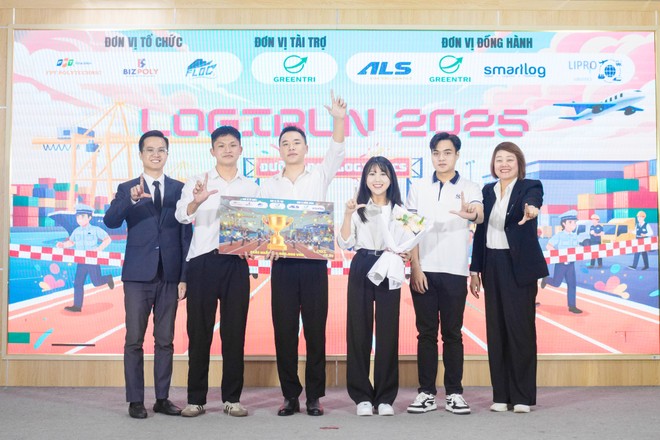 Đội 4 Ducks đến từ Trường Cao đẳng FPT Polytechnic Hà Nội đã xuất sắc giành ngôi vô địch sau hành trình thi đấu đầy kịch tính.