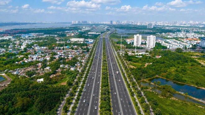 Hàng loạt hạ tầng đang đẩy mạnh triển khai và về đích xung quanh trục Võ Chí Công - Ảnh: DNCC