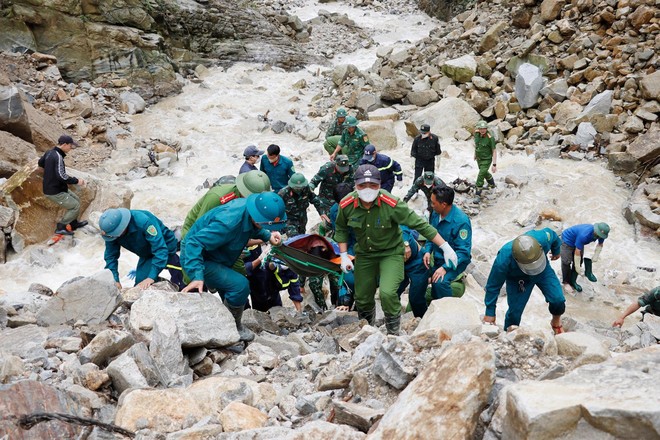 Hỗ trợ nạn nhân vụ sạt lở tại công trường thủy điện ở Lai Châu 