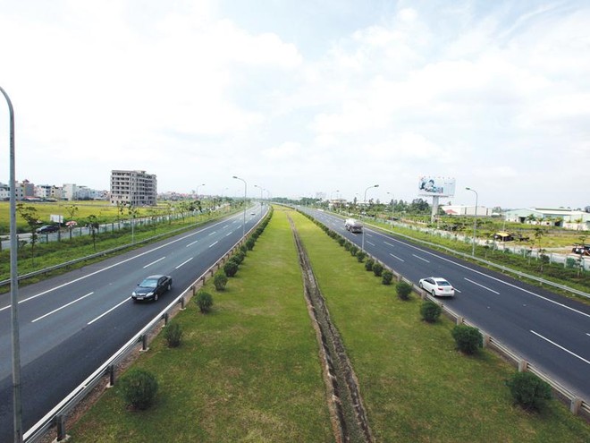 Sau khi dồn sức phát triển một số tuyến cao tốc, số nhà đầu tư trong nước hội đủ tiêu chí tham gia Dự án cao tốc Bắc - Nam hiện không nhiều. Trong ảnh: Đại lộ Thăng Long