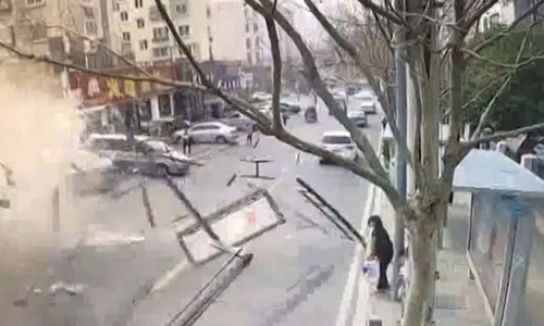 Nhà hàng Trung Quốc nổ tung như ở phim trường chiến tranh