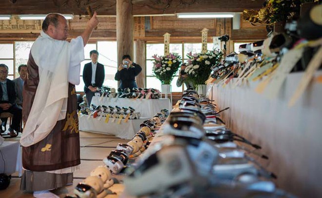 Ngôi chùa Nhật Bản làm đám tang cho hàng trăm con chó robot