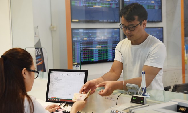 Dòng tiền trên thị trường thường ưu tiên cho những mã có "sóng", hơn là những mã lợi tức cao nhưng không đều đặn.