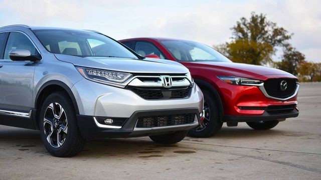 Với tầm tiền dưới 1 tỷ đồng khách hàng có thể lựa chọn 1 chiếc Crossover vừa ý thương hiệu Nhật Bản hoặc Hàn Quốc.