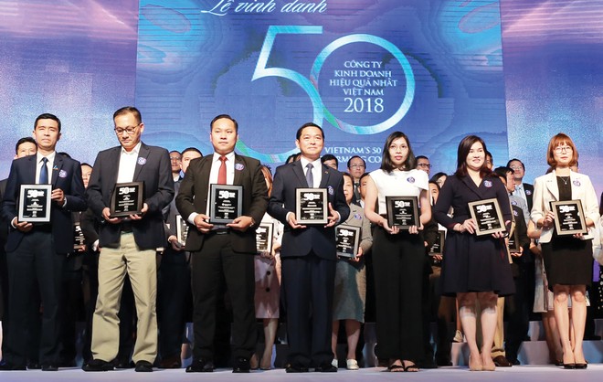 Đại diện các doanh nghiệp 
được vinh danh Top 50.