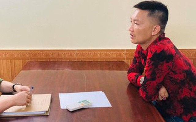 Huấn “Hoa hồng” bị cơ quan công an phạt vì xuất bản sách không phép