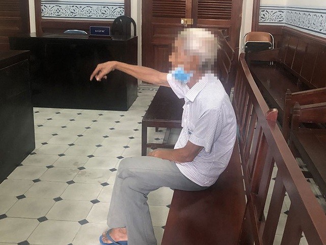 Ông N. đi kiện cháu ngoại đòi tiền.